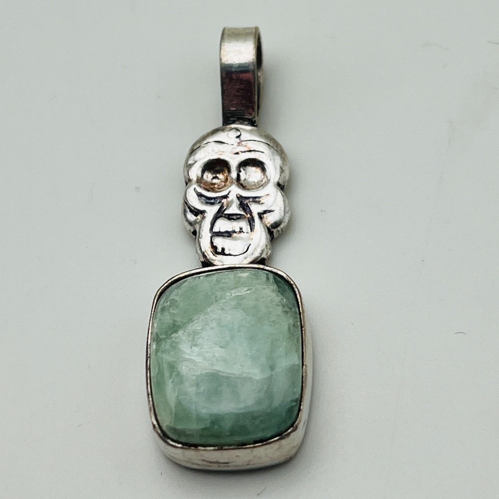 Artisan‎ Green Stone and Skull Pendant Silver Tone Goth Statement Charm